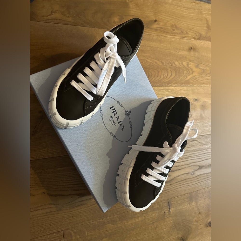 PRADA Nylon Low Top Sneakers 
Dark Green 
Round-Toes
Size 37,5